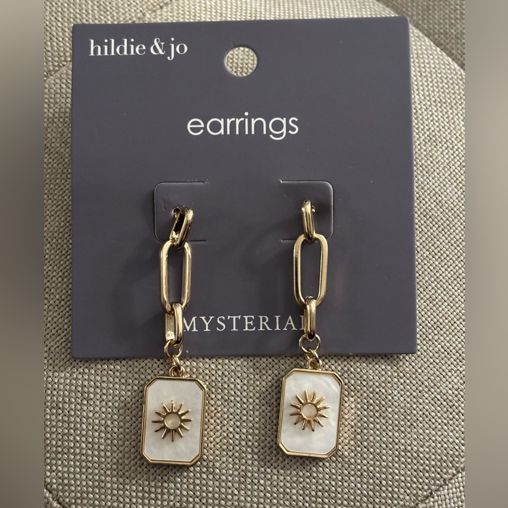 Hildie and Jo Gold Tone Dangle Earrings with Sunbursts 2” drop NEW